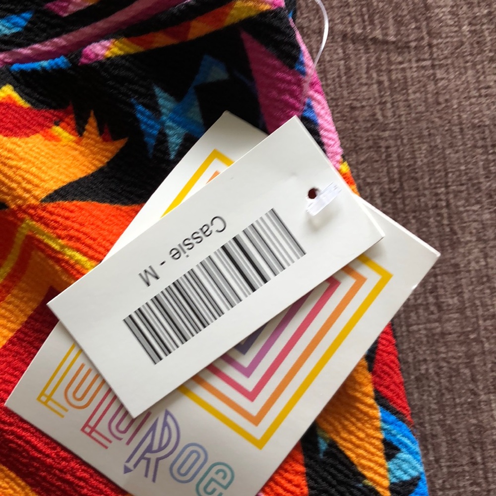 NWT Size M Lularoe Cassie - Picture 2 of 3